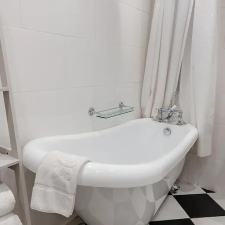 Broomfield House 3*