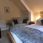Broomfield House 4* ويتبي