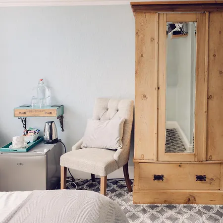 Broomfield House 4*