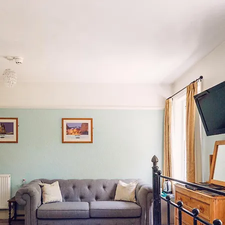 Broomfield House Guest house