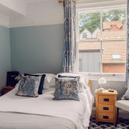 Broomfield House 4* 휫비