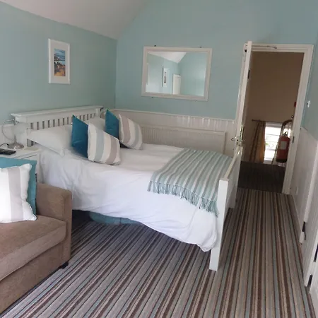 Broomfield House 4* Уитби