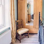 게스트하우스 Broomfield House 4*
